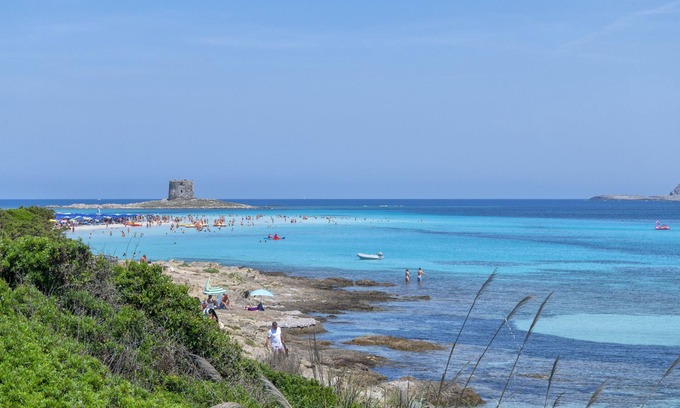 La Pelosa House | Holiday Home 'Stintino La Pelosa' with Private Terrace, Wi-Fi and Air Conditioning