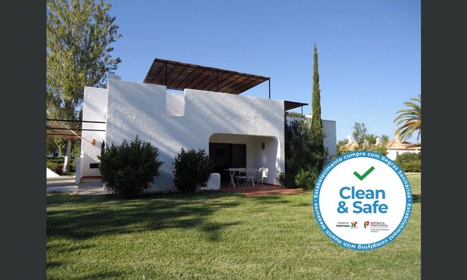 Santa Luzia House | Holiday Home 'Terrace 19B' with Sea View, Shared Pool and Air Conditioning