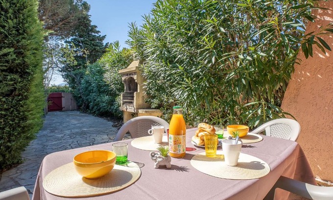 Saint-Cyprien Plage House | Holiday Home Thalassa-3 by Interhome
