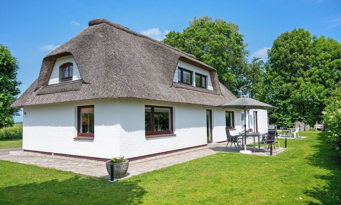 Oesterwurth House | Holiday Home 'Tina' with Private Terrace, Private Garden and Wi-Fi