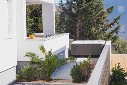 Novalja House | Holiday home Tomana B with Jacuzzi