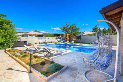 Smilcic Villa | Holiday Home Tower with private pool, sauna and quads