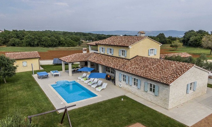 Pavicini Villa | Holiday Home Tranquil with Pool