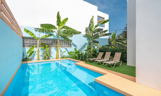 Pastida Villa | Holiday Home 'Villa Semina' with Private Pool, Wi-Fi and Air Conditioning