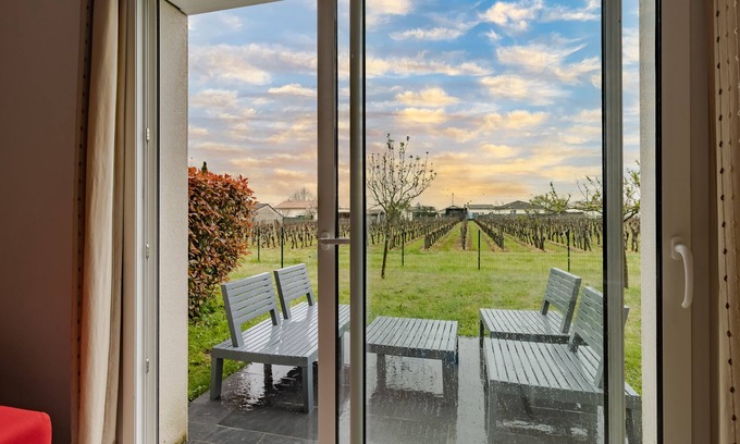 Libourne House | Holiday Home 'Villa 1-2 Pers- Libourne' with Private Terrace, Wi-Fi and Air Conditioning