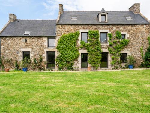 Saint-Briac-sur-Mer House | Holiday Home Villa Es Mariniaux by Interhome