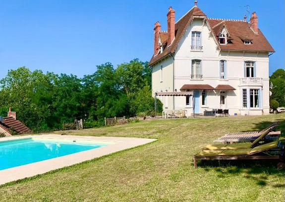 Neris-les-Bains House | Holiday home Villa Castel Marie Louise