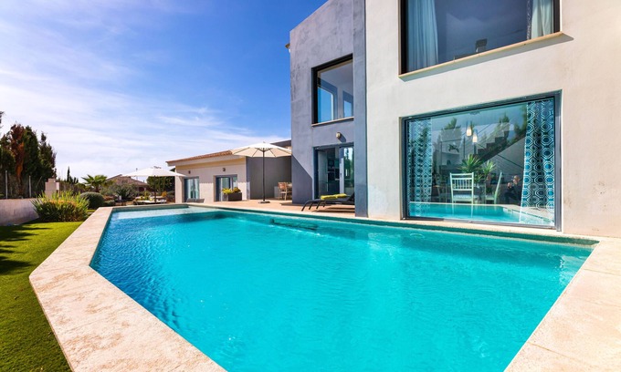 Sa Torre House | Holiday Home 'Villa La Primera' with Shared Pool & Wi-Fi