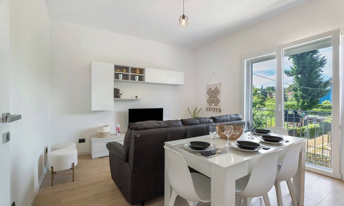 Arona House | Holiday Home 'Villa Lilia Appartamento Blu' with Shared Garden, Balcony and Wi-Fi
