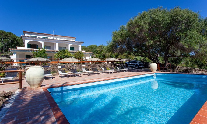 Sas Linnas Siccas House | Holiday Home ‘Villa Mula 1’ with Wi-Fi, Garden & Shared Pool