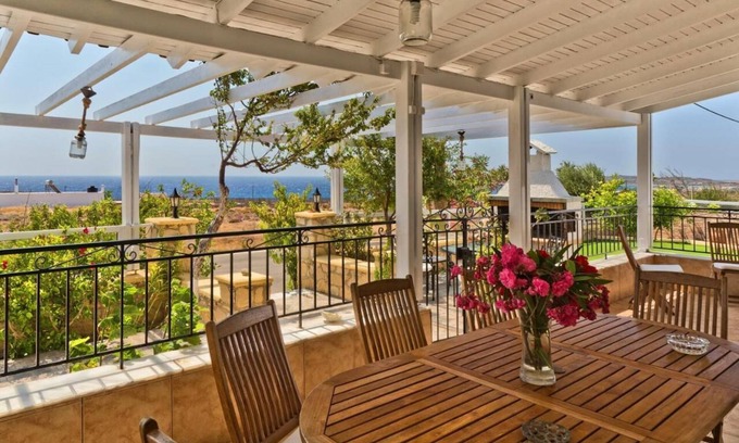 Afiartis House | Holiday Home 'Villa Ntora' with Mountain View, Wi-Fi and Air Conditioning