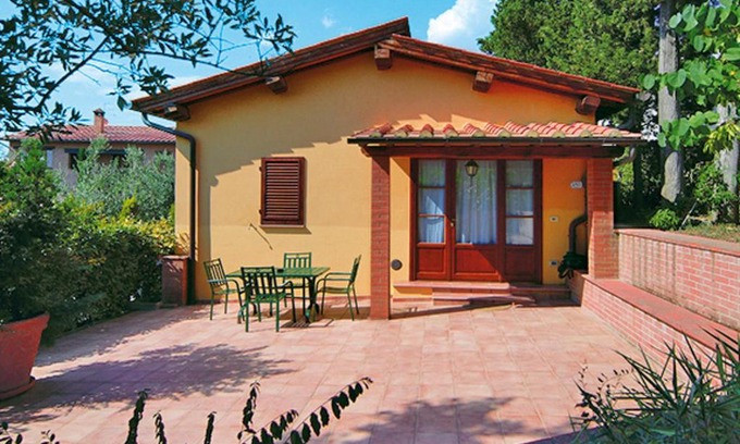 Gorgognano House | Holiday Home Villetta Aia - CET120 by Interhome