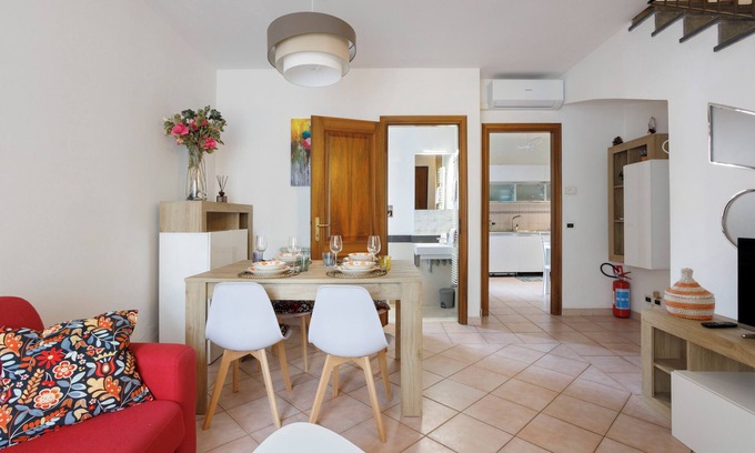 Viareggio House | Holiday Home 'Villino Flora' with Wi-Fi and Air Conditioning
