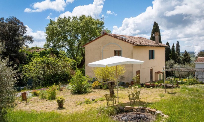Pomarance House | Holiday Home 'Vinciguerra 39' with Private Garden and Wi-Fi