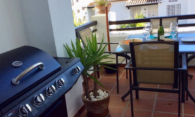 Almunecar House | Holiday Home 'Vista Marina' with Mountain View, Garden and Wi-Fi