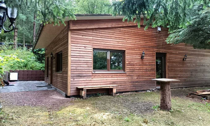Tabarz House | Holiday Home 'Waldhaus Hempe' with Private Terrace, Private Garden and Wi-Fi