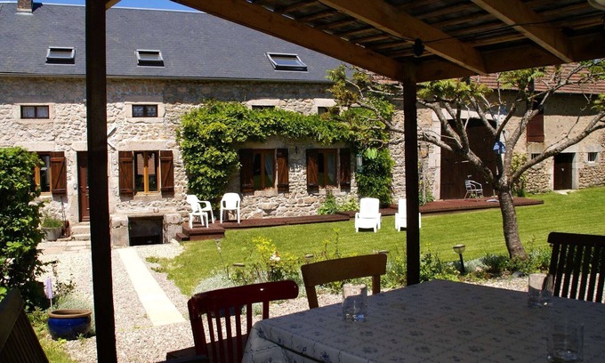 Dun-les-Places House | Holiday home with large garden