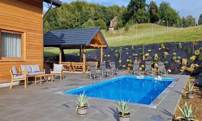 gmina Iwierzyce House | Holiday Home Wiśniowa with Pool and Mountains