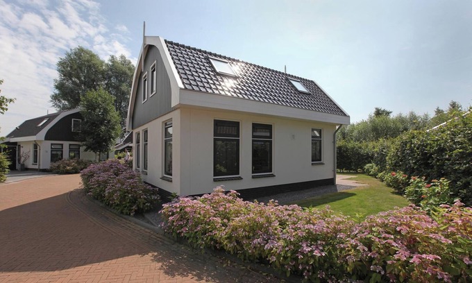 Schoorl House | Holiday home with 3 bedrooms and a spacious garden