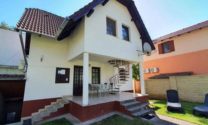 Siofok Aranypart House | Holiday home with air conditioning, near the beach
