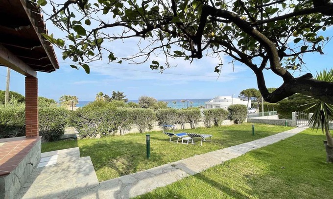Costa Rei House | Holiday home with garden and terrace
