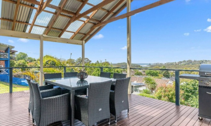Wamberal House | Holiday Home with Ocean Views Wamberal