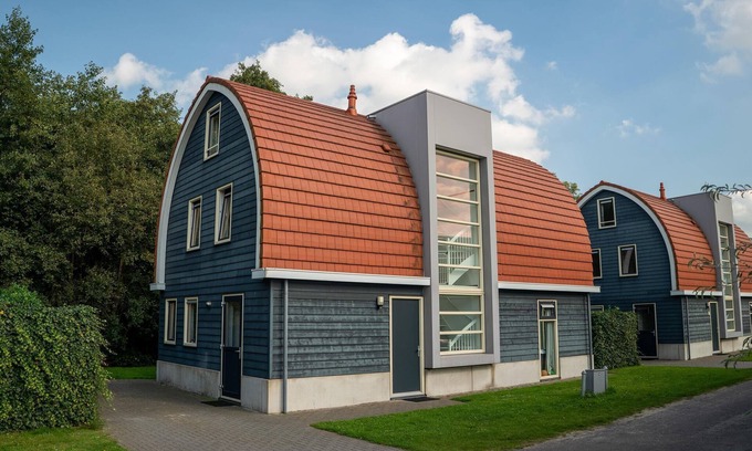 Midlaren House | Holiday Home with sauna in a holiday park