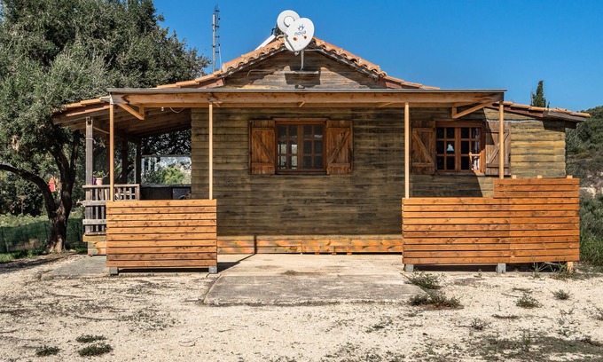 Paliki House | Holiday Home 'Wooden House' with Mountain View & Garden