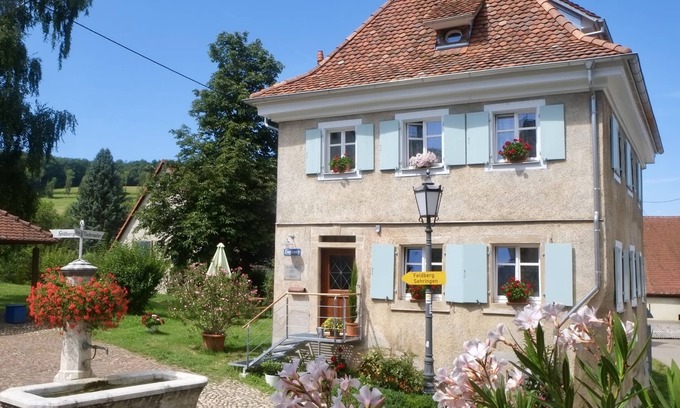 Lipburg House | Holiday Home 'Zur Alten Dame' with Mountain View, Private Garden and Wi-Fi