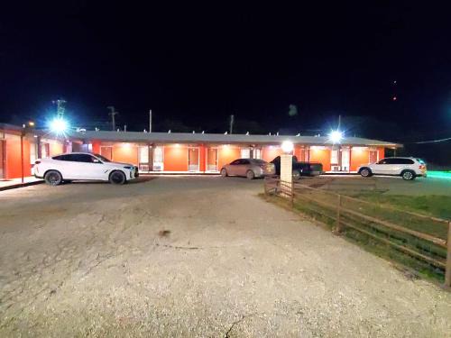 Sonora Hotel | Holiday Host Motel & RV Park