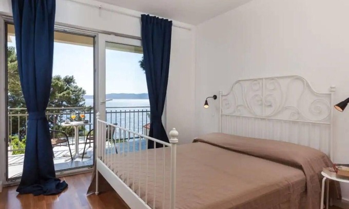 Brela House | Holiday house Brela for 1 - 6 persons with 3 bedrooms - Holiday apartment in one or multi-family hou