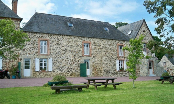 Crasville House | Holiday house Crasville for 2 - 7 persons with 4 bedrooms - Row house
