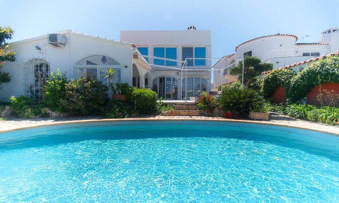 Castello d'Empuries House | Holiday house Empuriabrava for 1 - 8 persons with 4 bedrooms - Holiday home