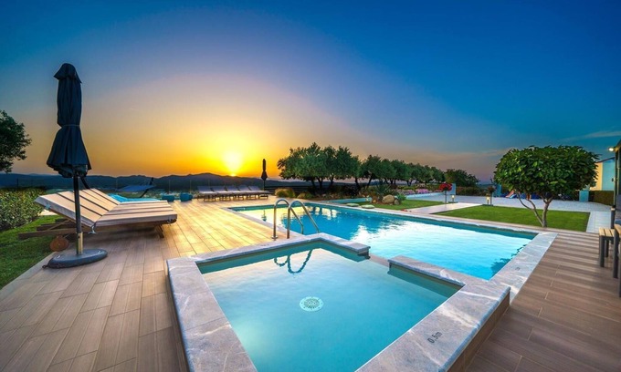 Potistiria House | Holiday house Galatas for 1 - 13 persons with 6 bedrooms - Holiday house