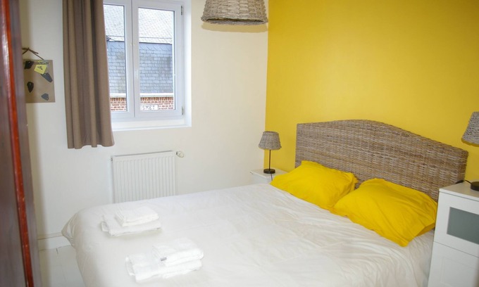 Le Crotoy House | Holiday house in the center and 50 m beach with enclosed courtyard