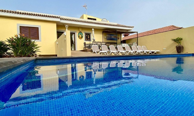 Las Rosas House | Holiday house Las Galletas for 1 - 20 persons with 6 bedrooms - Holiday house