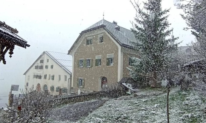 Lavin Ski Chalet | Holiday house Lavin for 1 - 10 persons with 5 bedrooms - Chalet