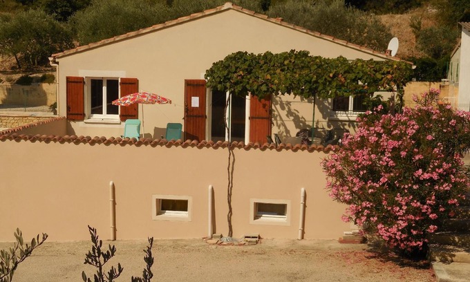 Le Barroux House | Holiday house Le Barroux for 1 - 8 persons with 3 bedrooms - Row house