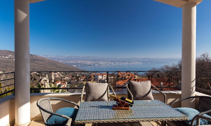 Opric House | Holiday house Lovran for 1 - 12 persons with 5 bedrooms - Holiday home