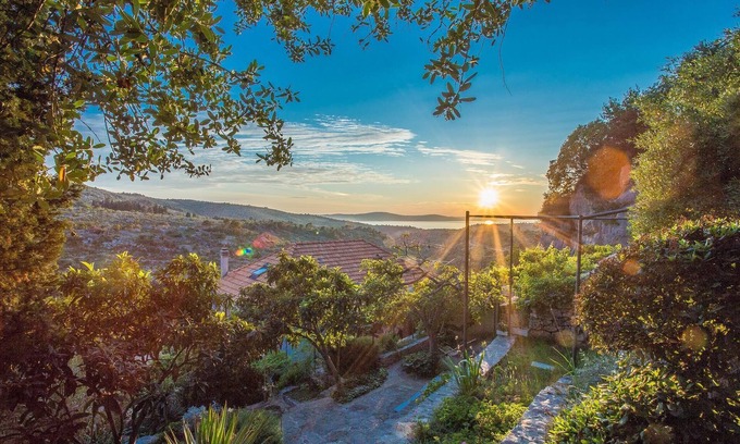 Lozisca Apartment | Holiday house Mirna on the Island of Brač