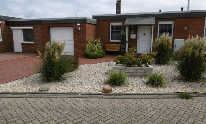 Dornumersiel House | HOLIDAY HOUSE "NORDSEESCHOLLE6" right on the dike - dog welcome-WiFi free of charge