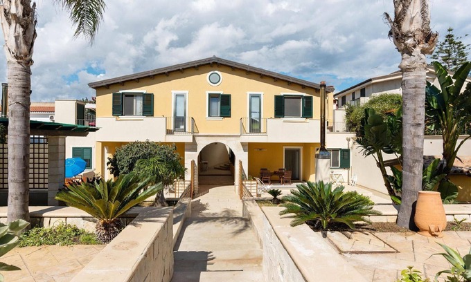 Reitani House | Holiday house Noto for 2 - 6 persons with 3 bedrooms - Holiday home