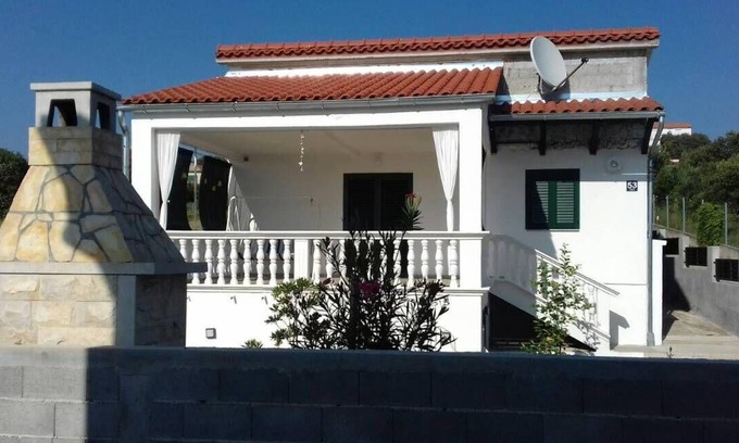 Pakostane House | Holiday house Pakostane for 1 - 6 persons with 2 bedrooms - Row house