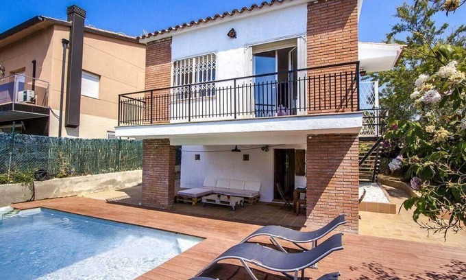 Pineda de Mar House | Holiday house Pineda de Mar for 1 - 12 persons with 5 bedrooms - Holiday home