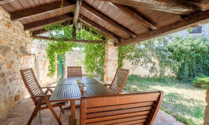 Jadreski House | Holiday house Pula for 1 - 6 persons with 2 bedrooms - Holiday home