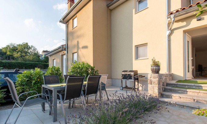 Sarsoni House | Holiday house Rijeka for 1 - 8 persons with 3 bedrooms - Row house