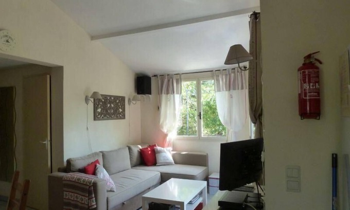 Vacquieres House | Holiday house Vacquières for 1 - 5 persons with 2 bedrooms - Holiday house