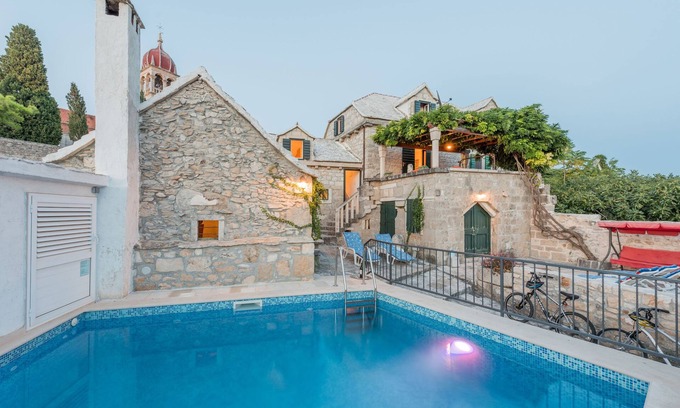 Donji Humac House | Holiday house with a swimming pool Donji Humac, Brač (K-11359)
