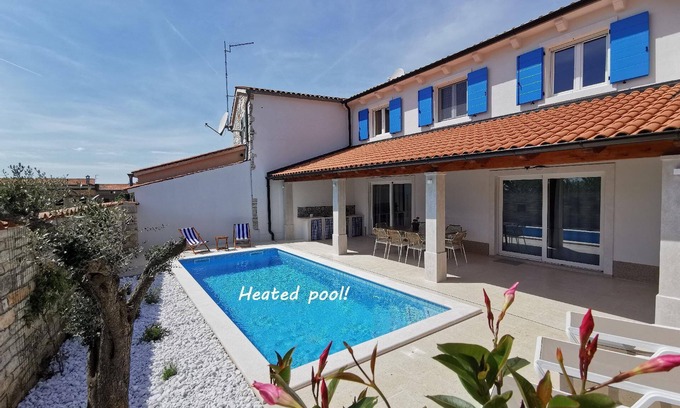 Burici House | Holiday house Zminj for 1 - 6 persons with 3 bedrooms - Row house