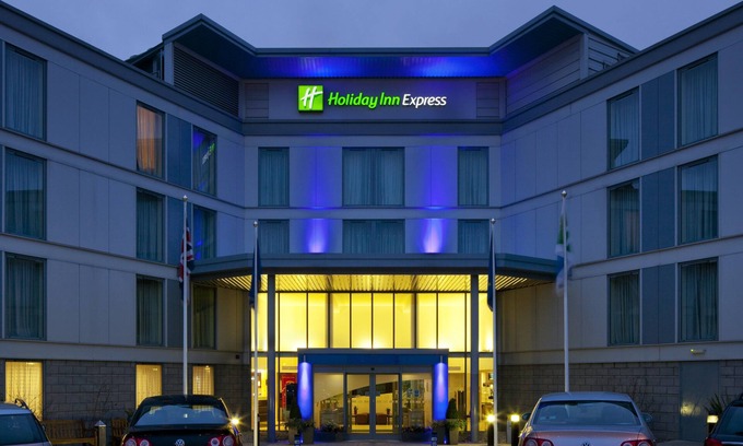 Bishop's Stortford Hotel | Holiday Inn Express London Stansted Airport by IHG